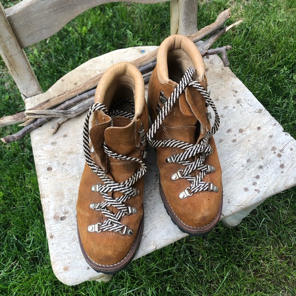 ✨ Vintage Hiking Boots ✨ - Picture 2 of 7